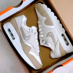 Nike AirMax 1 Essentials